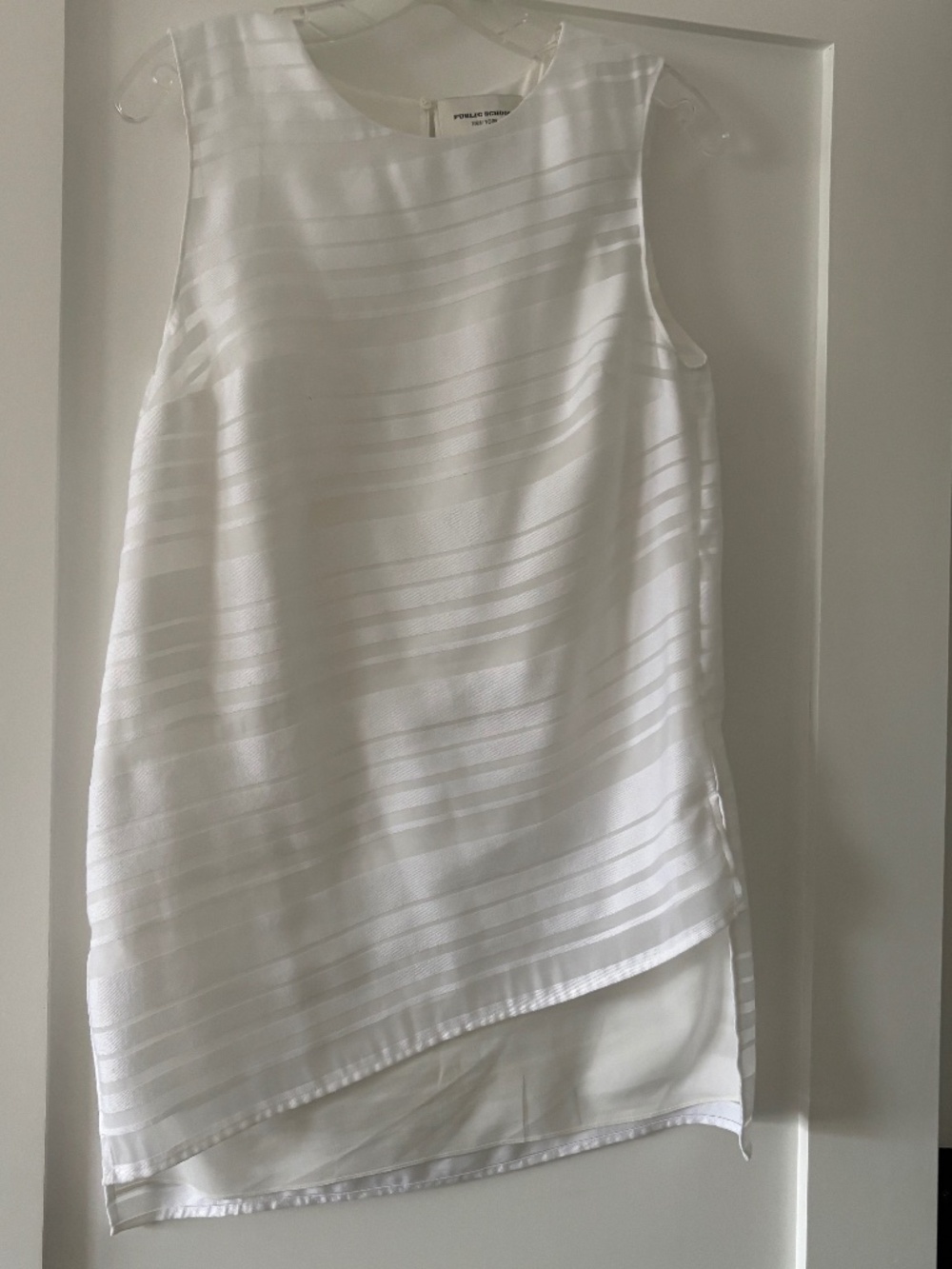 Stunning, minimalist luxury at its finest! This gorgeous sheath midi dress by de
